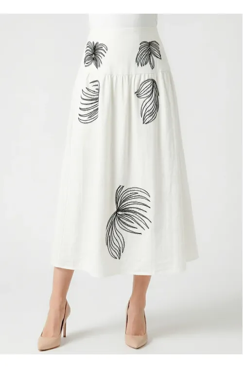 The Embroidered Leaf Skirt in White