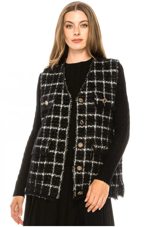 Buttoned checkered vest in black and white