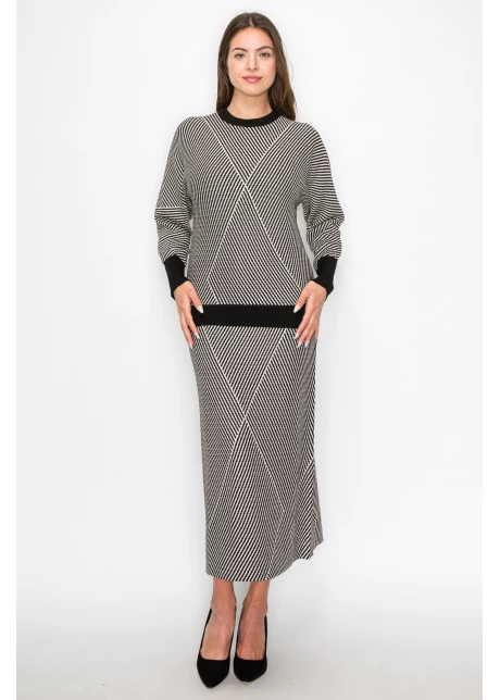 Graphic Black and White Knit Skirt