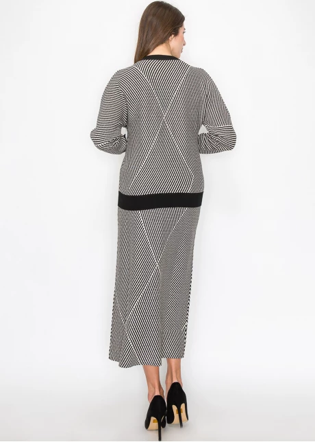 Graphic Black and White Knit Skirt