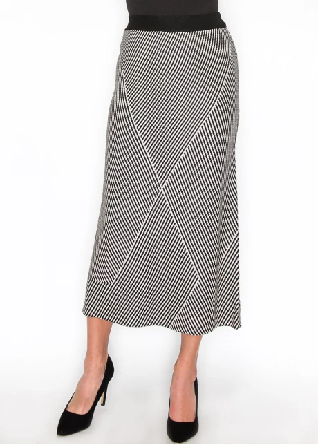 Graphic Black and White Knit Skirt